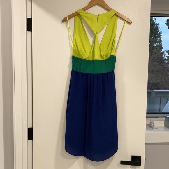 Beautiful dress - Picture 2 of 2